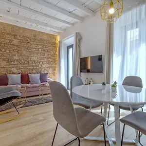 https://victoria-suites.es-andalucia.com